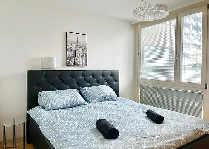90 M2 Maisonette With Free Parking Apartment