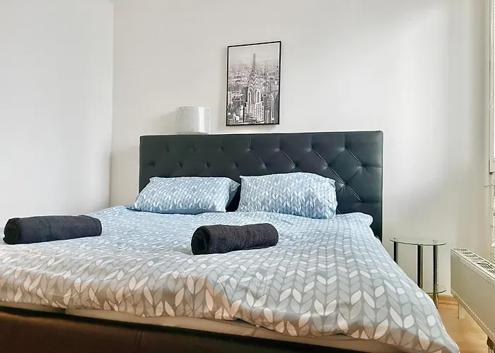 90 M2 Maisonette With Free Parking Apartment *