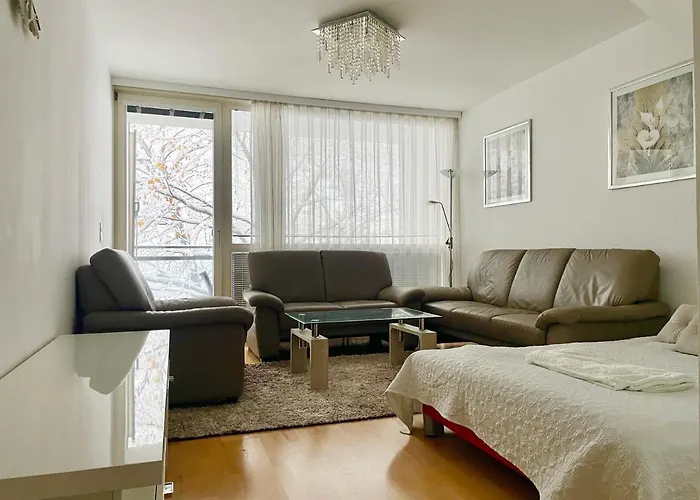 90 M2 Maisonette With Free Parking Apartment *