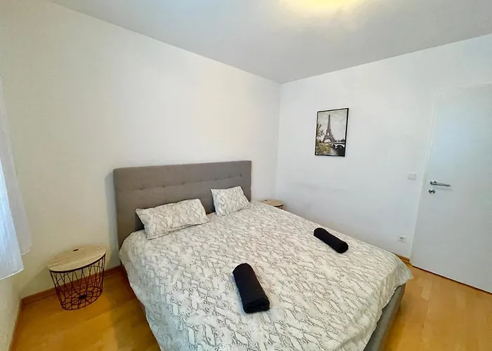 90 M2 Maisonette With Free Parking