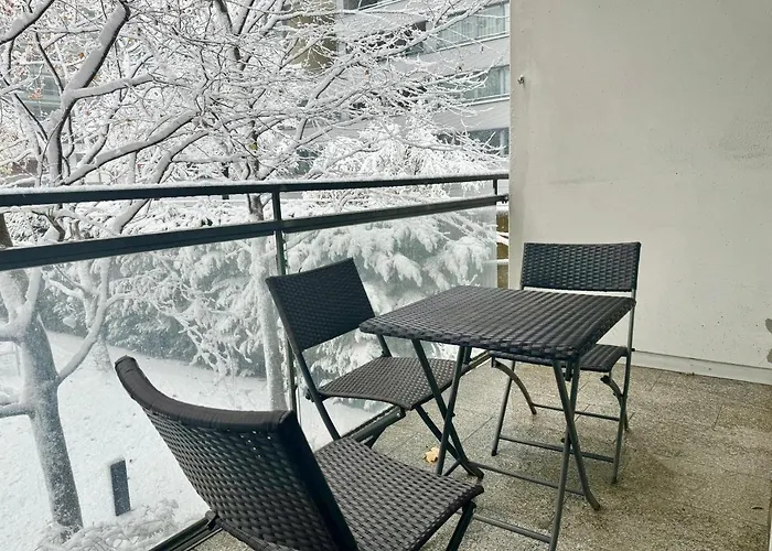90 M2 Maisonette With Free Parking Apartment *